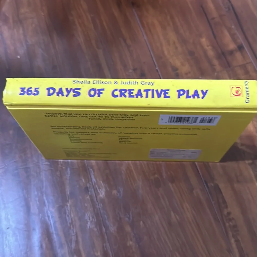 365 Days of Creative Play for‎ children 2 and up Hard cover book